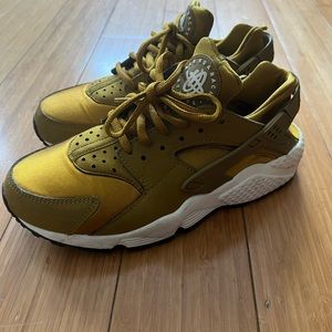 Gold huarache sneakers